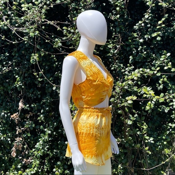 💋NWT House Of Harlow x Sophia Richie Golden Tie Dye Short & Crop Top Set - Picture 13 of 16